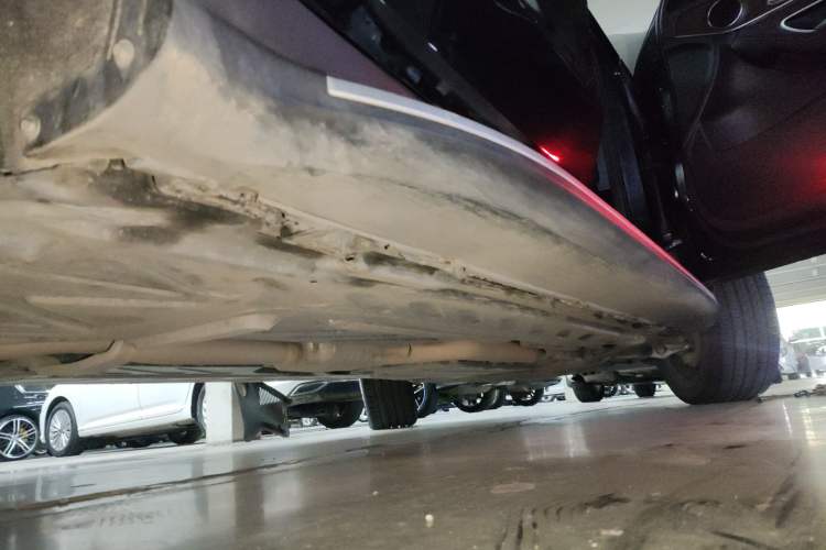 Used Mercedes-Benz GLC 2022 Refreshed GLC 300 L 4MATIC Dynamic Edition Prestige Version Right Side Sill