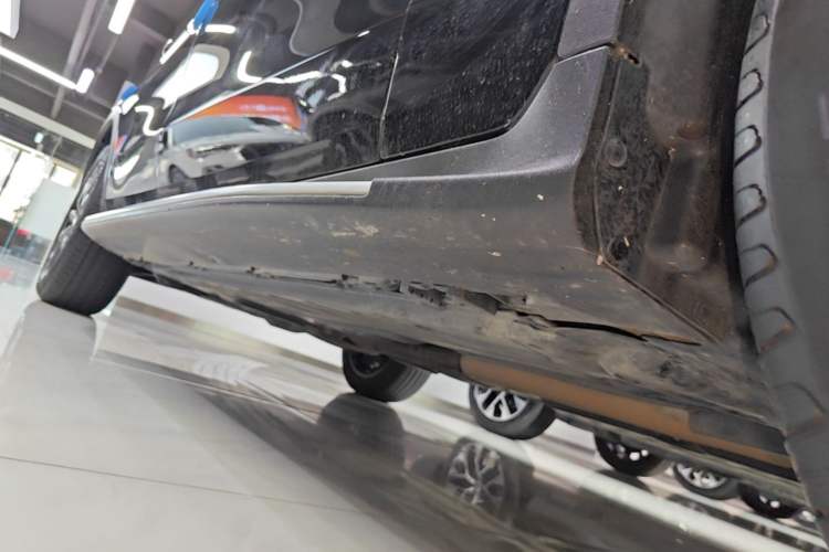 Used Mercedes-Benz GLC 2022 GLC 300 L 4MATIC Dynamic Model Right Side Sill