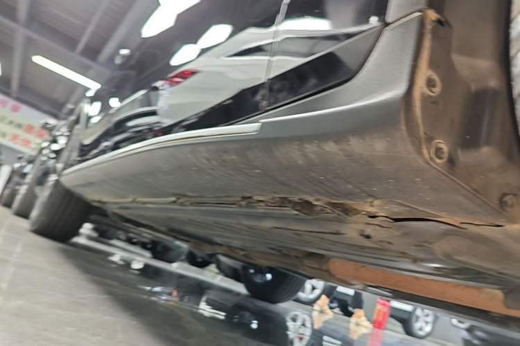 Used Mercedes-Benz GLC 2022 GLC 300 L 4MATIC Dynamic Model Right Side Sill