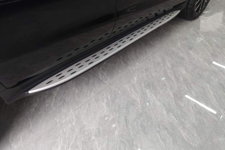 Used Mercedes-Benz GLC 2022 GLC 260 L 4MATIC Luxury Model Right Side Sill