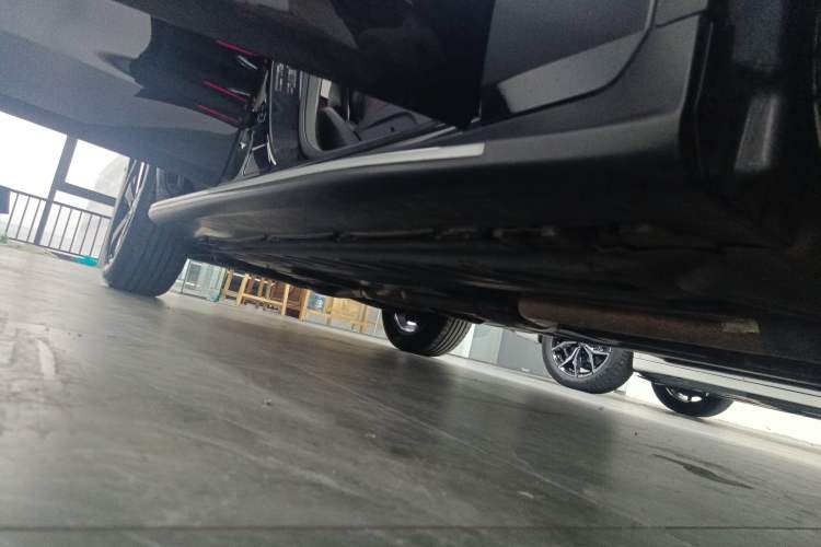 Used Mercedes-Benz GLC 2022 Facelifted GLC 260 L 4MATIC Dynamic Edition Right Side Sill