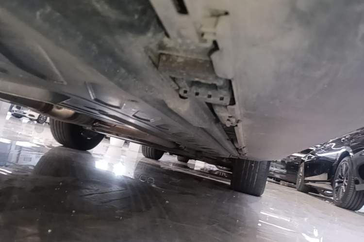 Used Mercedes-Benz GLC 2022 Second Facelift GLC 260 L 4MATIC Luxury Edition Right Side Sill