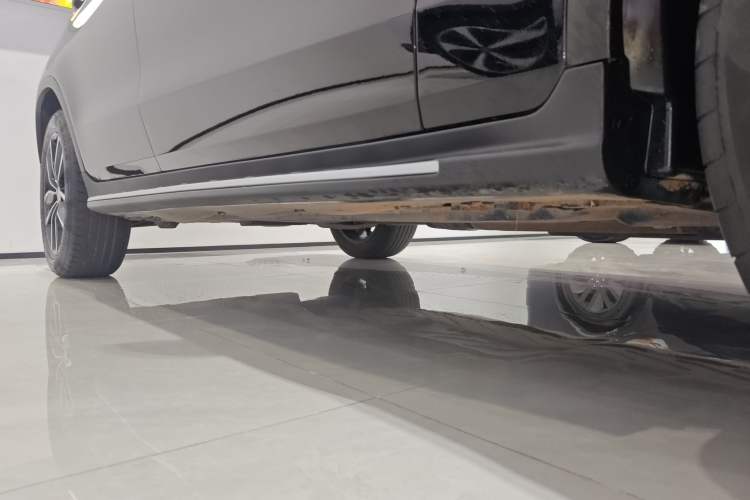 Used Mercedes-Benz GLC 2022 Second Facelift GLC 260 L 4MATIC Luxury Edition Right Side Sill