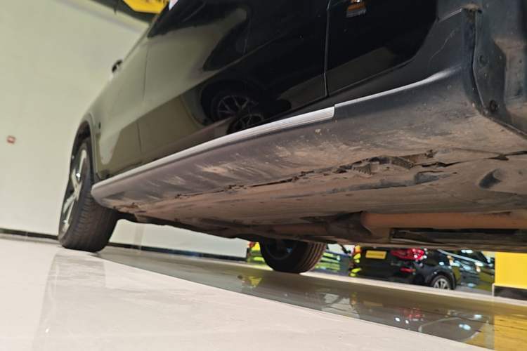 Used Mercedes-Benz GLC 2022 Second Facelift GLC 260 L 4MATIC Dynamic Edition Right Side Sill