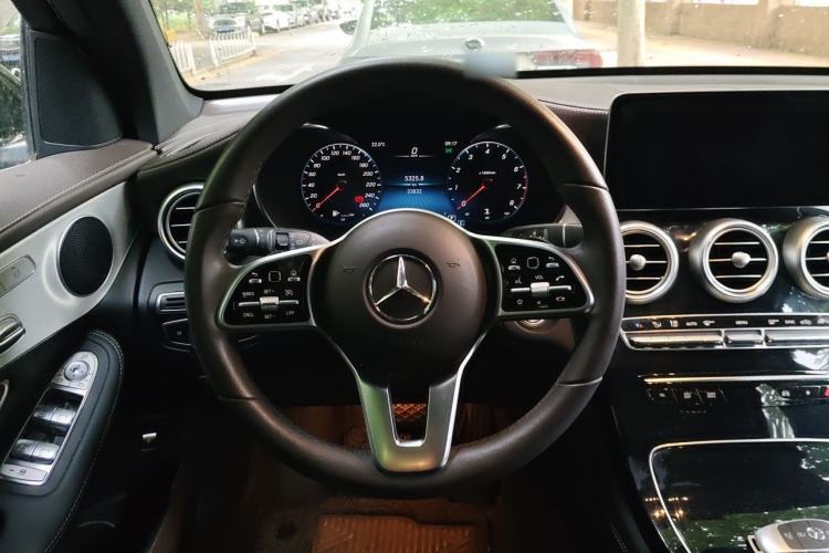 Used Mercedes-Benz GLC 2022 Second Facelift GLC 260 L 4MATIC Dynamic Edition Steering Wheel