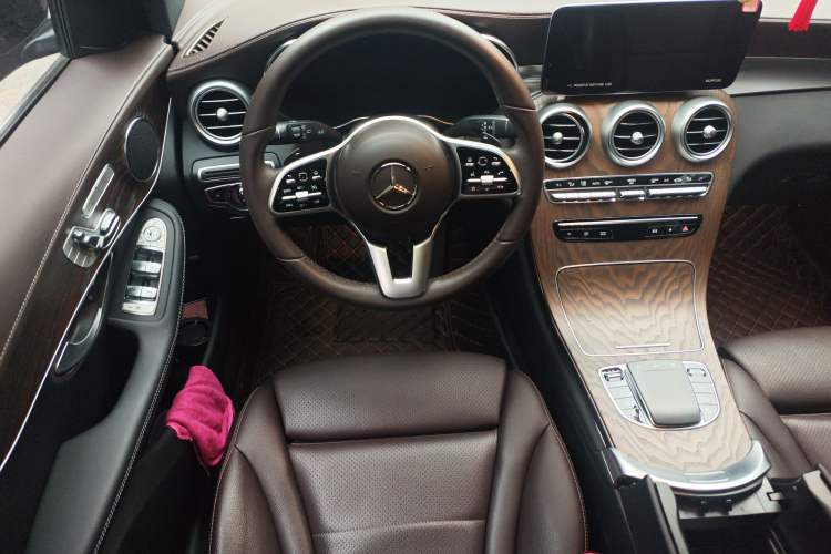 Used Mercedes-Benz GLC 2022 Second Facelift GLC 260 L 4MATIC Luxury Edition Steering Wheel