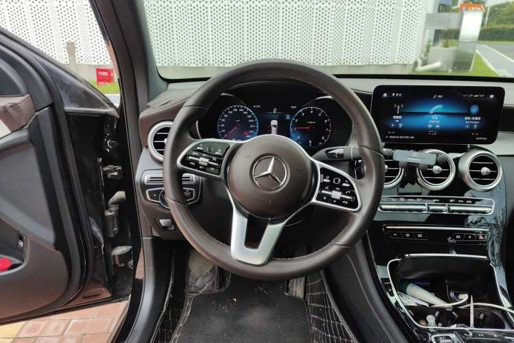 Used Mercedes-Benz GLC 2022 Second Facelift GLC 260 L 4MATIC Dynamic Edition Steering Wheel