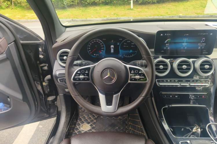 Used Mercedes-Benz GLC 2022 Refreshed GLC 260 L 4MATIC Dynamic Edition Steering Wheel