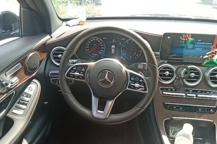 Used Mercedes-Benz GLC 2022 Second Facelift GLC 260 L 4MATIC Luxury Edition Steering Wheel