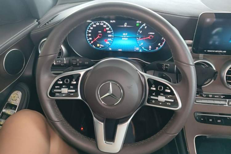 Used Mercedes-Benz GLC 2022 Refreshed GLC 300 L 4MATIC Dynamic Edition Steering Wheel