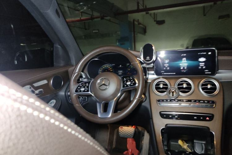 Used Mercedes-Benz GLC 2022 Second Facelift GLC 260 L 4MATIC Luxury Edition Steering Wheel