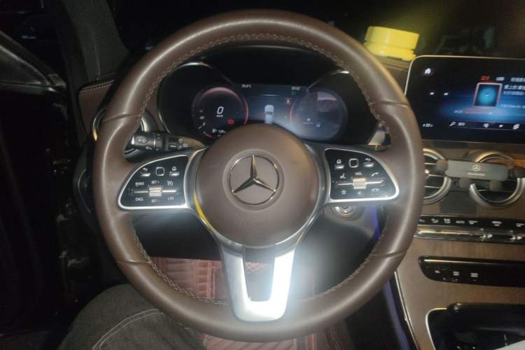 Used Mercedes-Benz GLC 2022 Second Facelift GLC 260 L 4MATIC Luxury Edition Steering Wheel