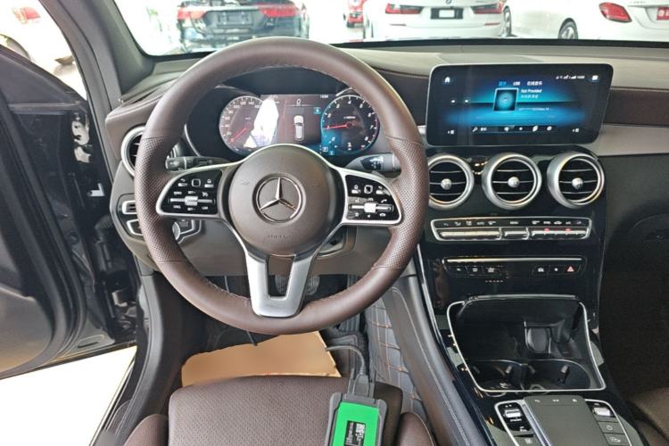 Used Mercedes-Benz GLC 2022 Facelift GLC 260 L 4MATIC Luxury Edition Steering Wheel