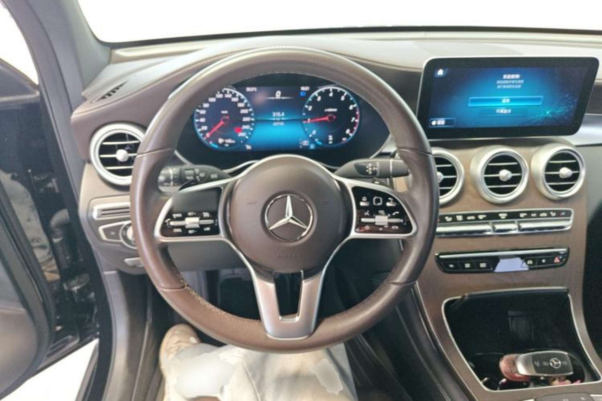 Used Mercedes-Benz GLC 2022 Facelift GLC 260 L 4MATIC Luxury Edition Steering Wheel