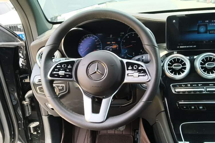 Used Mercedes-Benz GLC 2022 Refreshed GLC 260 L 4MATIC Dynamic Edition Steering Wheel