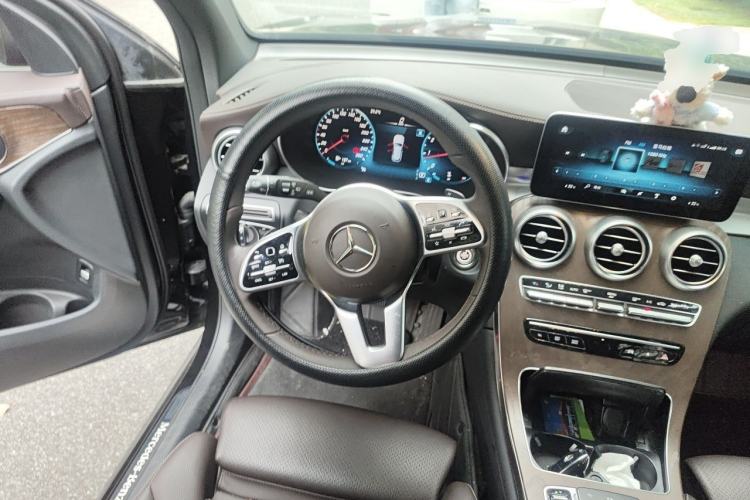 Used Mercedes-Benz GLC 2022 Second Facelift GLC 260 L 4MATIC Luxury Edition Steering Wheel