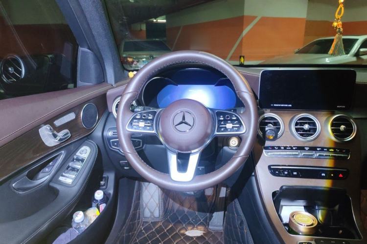 Used Mercedes-Benz GLC 2022 Second Facelift GLC 260 L 4MATIC Luxury Edition Steering Wheel