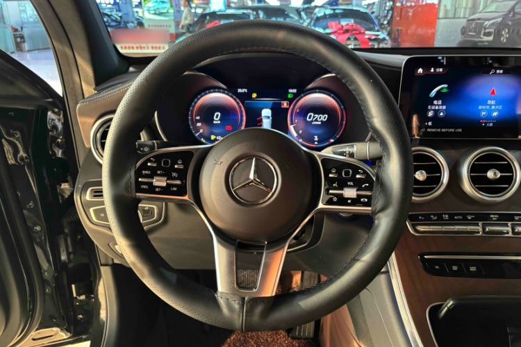 Used Mercedes-Benz GLC 2022 Second Facelift GLC 260 L 4MATIC Luxury Edition Steering Wheel