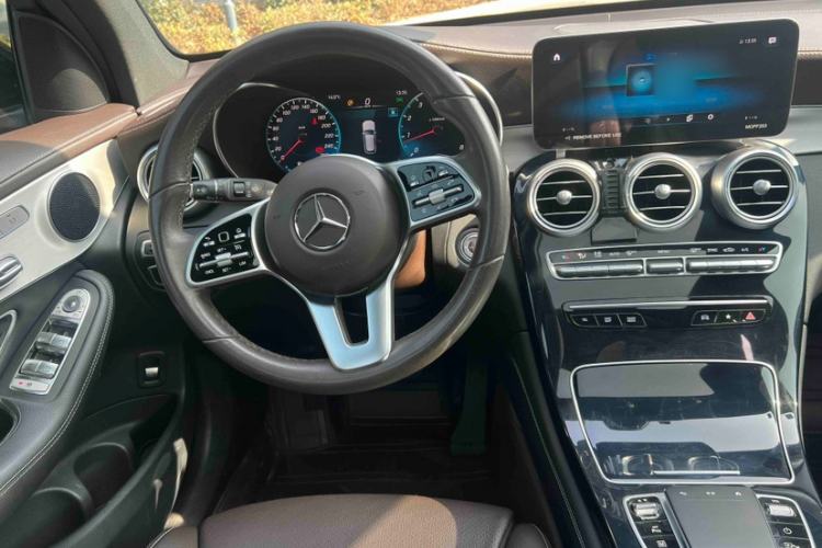 Used Mercedes-Benz GLC 2022 Second Facelift GLC 260 L 4MATIC Dynamic Edition Steering Wheel