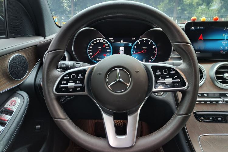 Used Mercedes-Benz GLC 2022 Second Facelift GLC 260 L 4MATIC Luxury Edition Steering Wheel