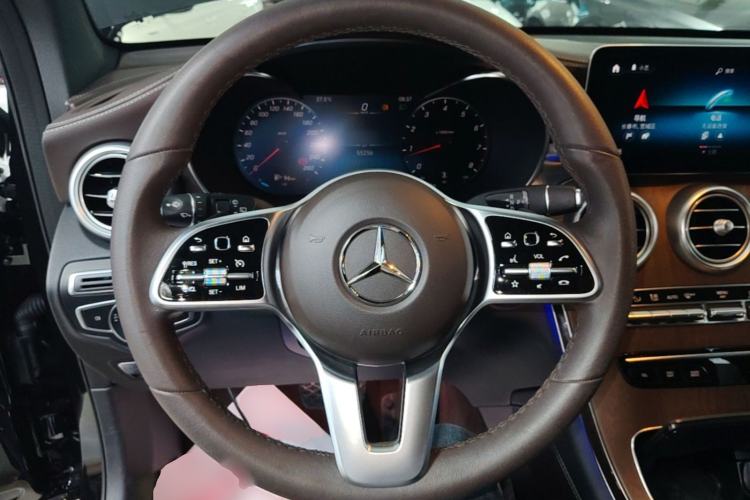 Used Mercedes-Benz GLC 2022 Second Facelift GLC 260 L 4MATIC Luxury Edition Steering Wheel