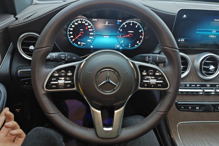 Used Mercedes-Benz GLC 2022 Facelift GLC 260 L 4MATIC Luxury Edition Steering Wheel