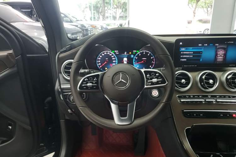 Used Mercedes-Benz GLC 2022 Second Facelift GLC 260 L 4MATIC Luxury Edition Steering Wheel
