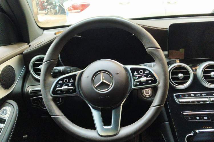 Used Mercedes-Benz GLC 2022 Refreshed GLC 260 L 4MATIC Dynamic Edition Steering Wheel
