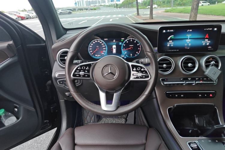 Used Mercedes-Benz GLC 2022 Second Facelift GLC 260 L 4MATIC Luxury Edition Steering Wheel