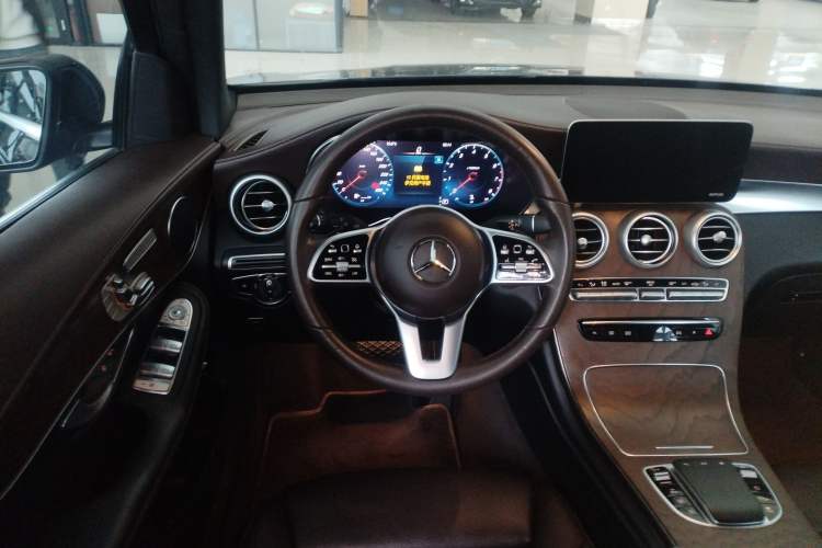 Used Mercedes-Benz GLC 2022 GLC 260 L 4MATIC Luxury Model Steering Wheel