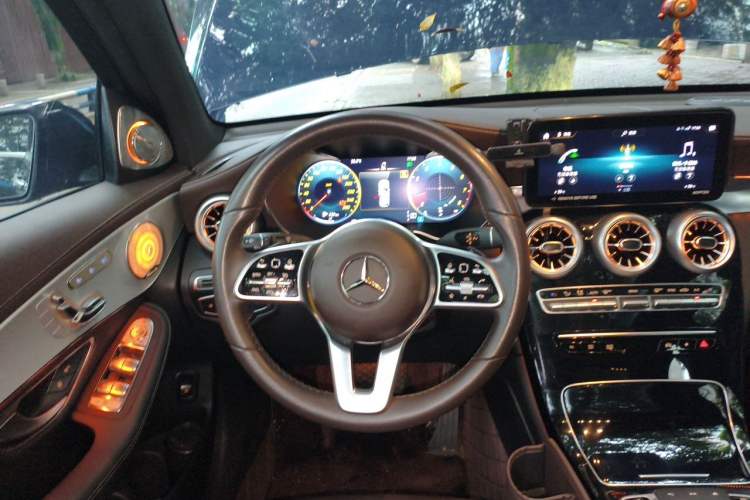 Used Mercedes-Benz GLC 2022 Second Facelift GLC 260 L 4MATIC Dynamic Edition Steering Wheel