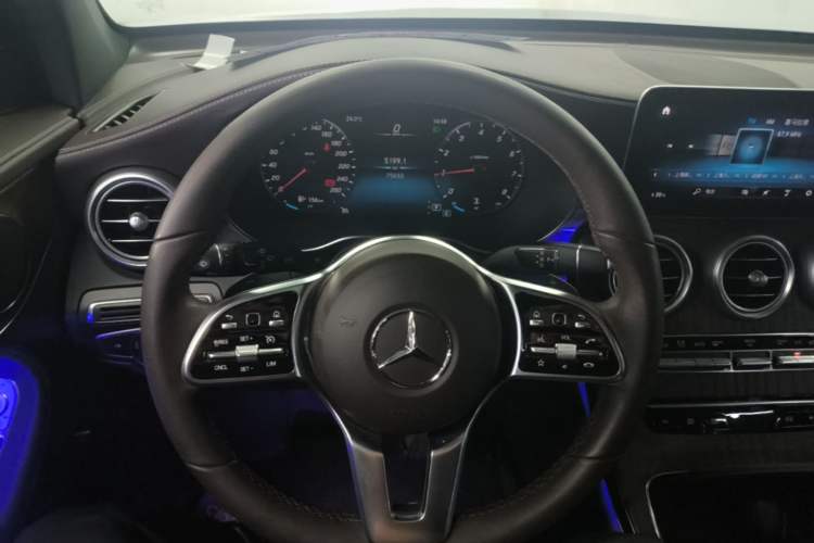 Used Mercedes-Benz GLC 2022 Second Facelift GLC 260 L 4MATIC Luxury Edition Steering Wheel