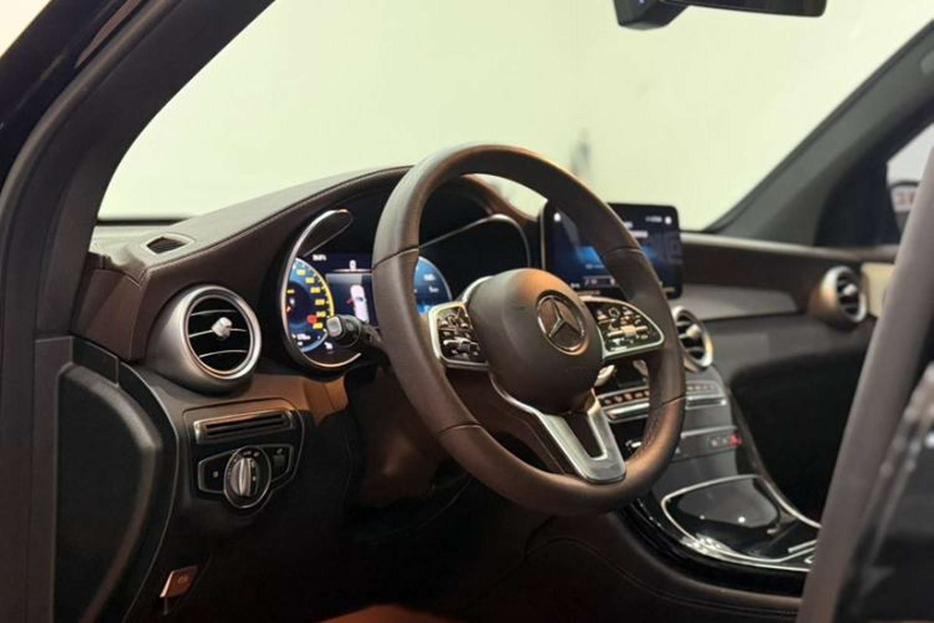 Used Mercedes-Benz GLC 2022 Refreshed GLC 260 L 4MATIC Dynamic Edition Steering Wheel