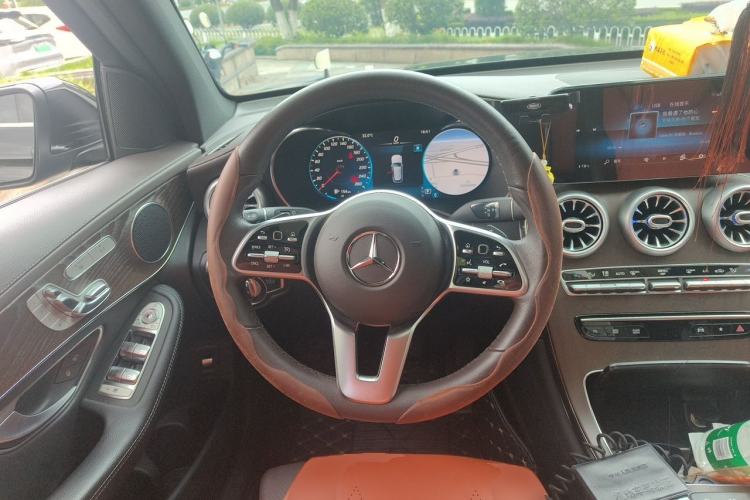 Used Mercedes-Benz GLC 2022 Second Facelift GLC 260 L 4MATIC Luxury Edition Steering Wheel