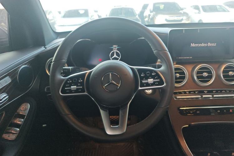 Used Mercedes-Benz GLC 2022 Facelift GLC 260 L 4MATIC Luxury Edition Steering Wheel