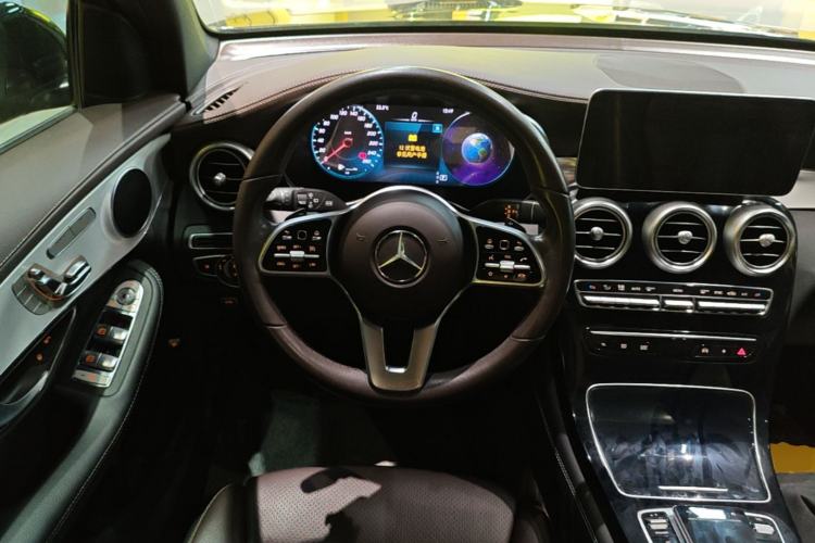 Used Mercedes-Benz GLC 2022 Second Facelift GLC 260 L 4MATIC Dynamic Edition Steering Wheel