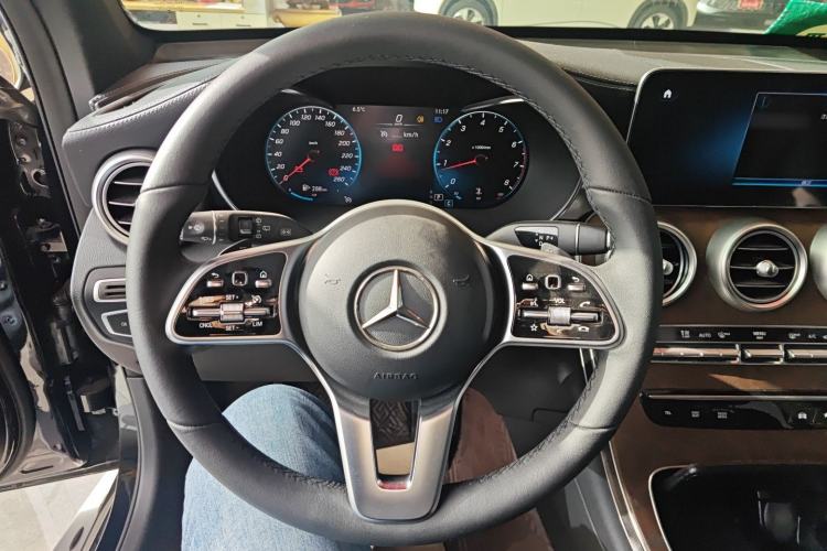 Used Mercedes-Benz GLC 2022 Second Facelift GLC 260 L 4MATIC Luxury Edition Steering Wheel