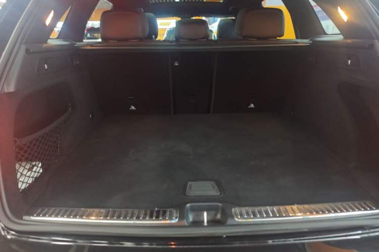 Used Mercedes-Benz GLC 2022 Refreshed GLC 300 L 4MATIC Dynamic Edition Prestige Version Trunk