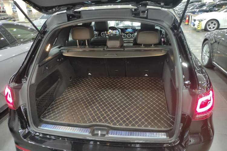 Used Mercedes-Benz GLC 2022 GLC 260 L 4MATIC Luxury Model Trunk