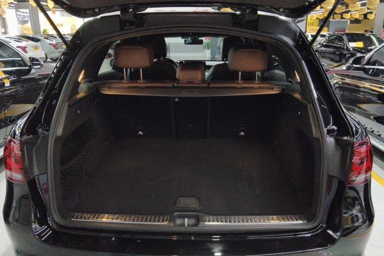 Used Mercedes-Benz GLC 2022 Second Facelift GLC 260 L 4MATIC Luxury Edition Trunk