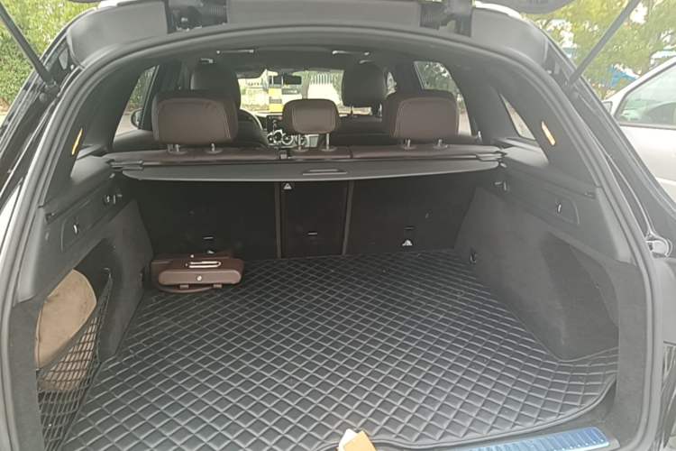 Used Mercedes-Benz GLC 2022 GLC 260 L 4MATIC Luxury Model Trunk