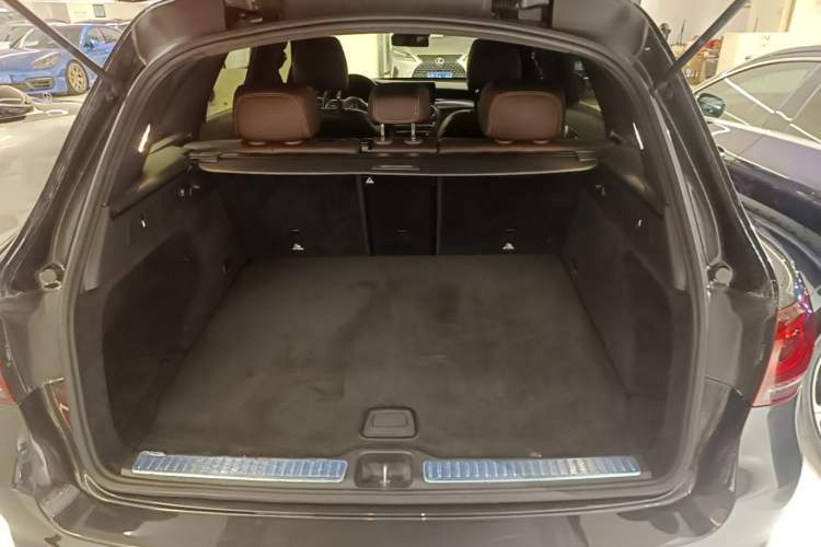 Used Mercedes-Benz GLC 2022 GLC 300 L 4MATIC Dynamic Model Trunk