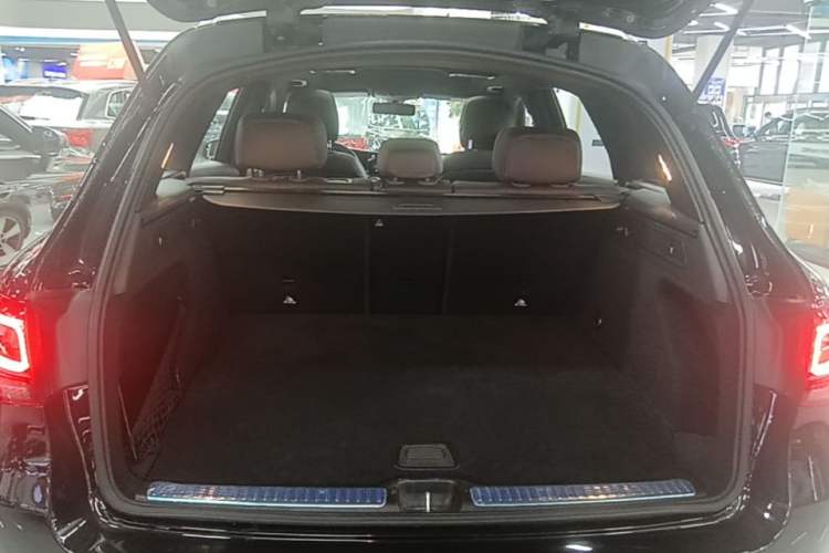 Used Mercedes-Benz GLC 2022 Refreshed GLC 300 L 4MATIC Dynamic Edition Prestige Version Trunk