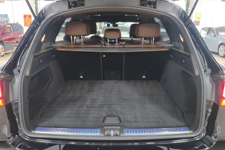Used Mercedes-Benz GLC 2022 Second Facelift GLC 260 L 4MATIC Luxury Edition Trunk