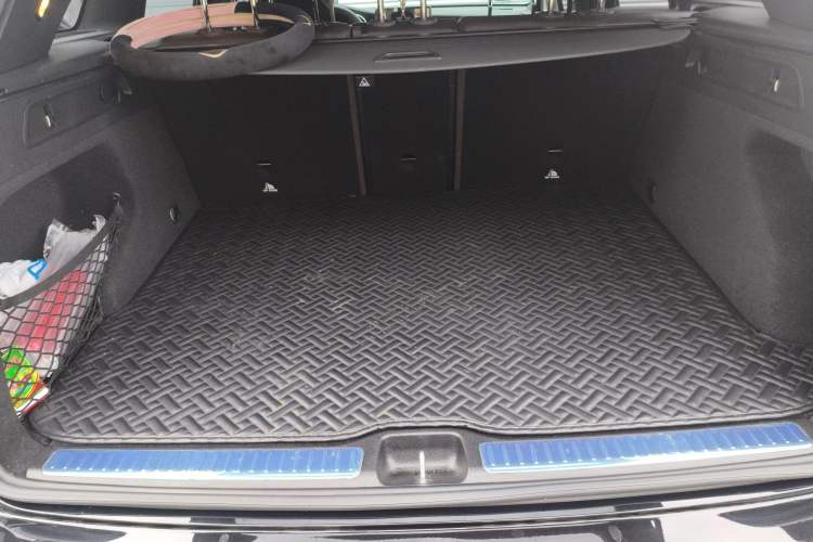 Used Mercedes-Benz GLC 2022 Refreshed GLC 300 L 4MATIC Dynamic Edition Trunk