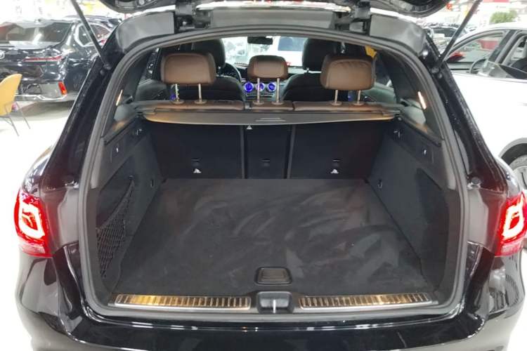Used Mercedes-Benz GLC 2022 Refreshed GLC 300 L 4MATIC Dynamic Edition Prestige Version Trunk