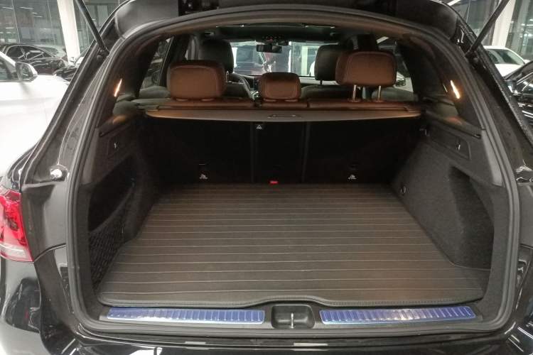 Used Mercedes-Benz GLC 2022 Second Facelift GLC 260 L 4MATIC Luxury Edition Trunk