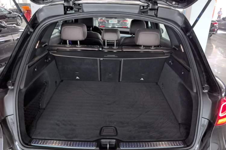 Used Mercedes-Benz GLC 2022 Facelift GLC 260 L 4MATIC Luxury Edition Trunk