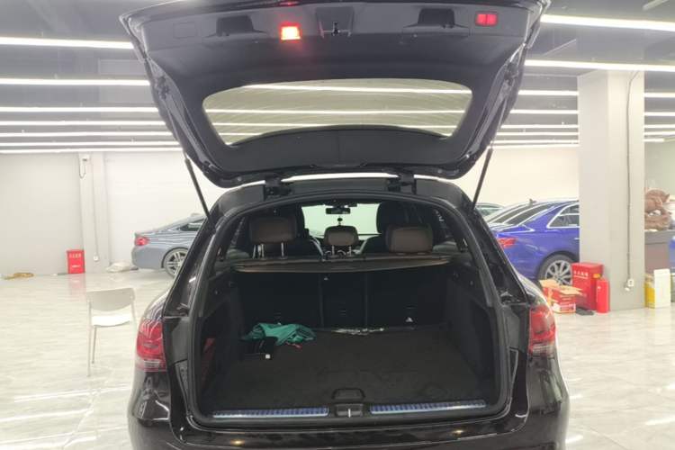 Used Mercedes-Benz GLC 2022 Facelift GLC 260 L 4MATIC Luxury Edition Trunk
