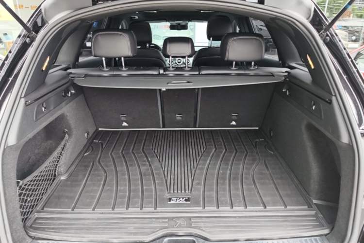 Used Mercedes-Benz GLC 2022 Refreshed GLC 300 L 4MATIC Dynamic Edition Prestige Version Trunk